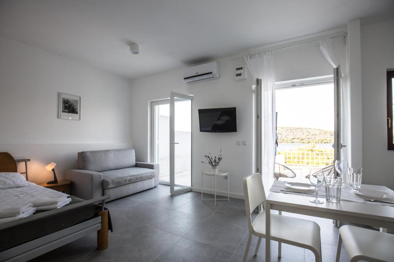Vila Visnjic Grebastica Bagian luar foto