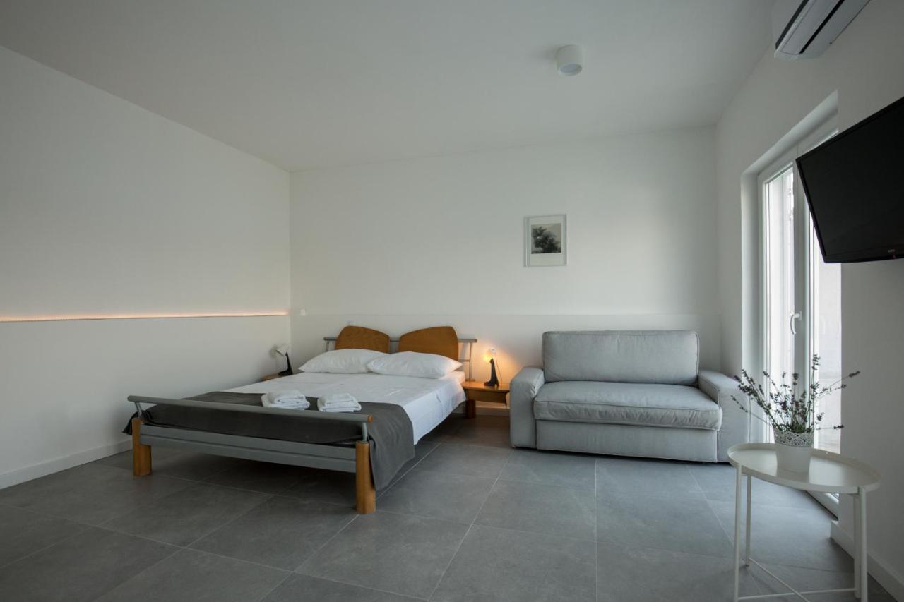 Vila Visnjic Grebastica Bagian luar foto