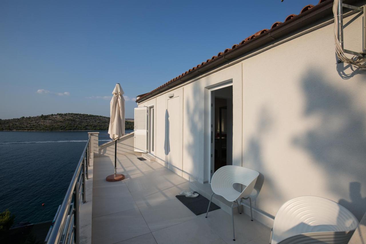 Vila Visnjic Grebastica Bagian luar foto